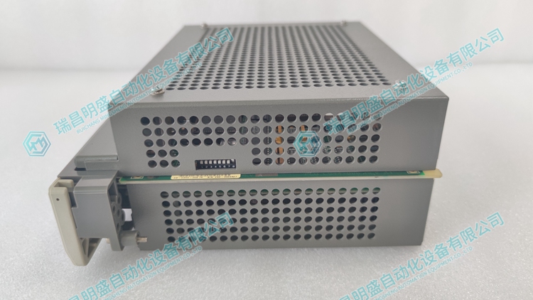 SCHNEIDER PC-E984-685 可编程控制器